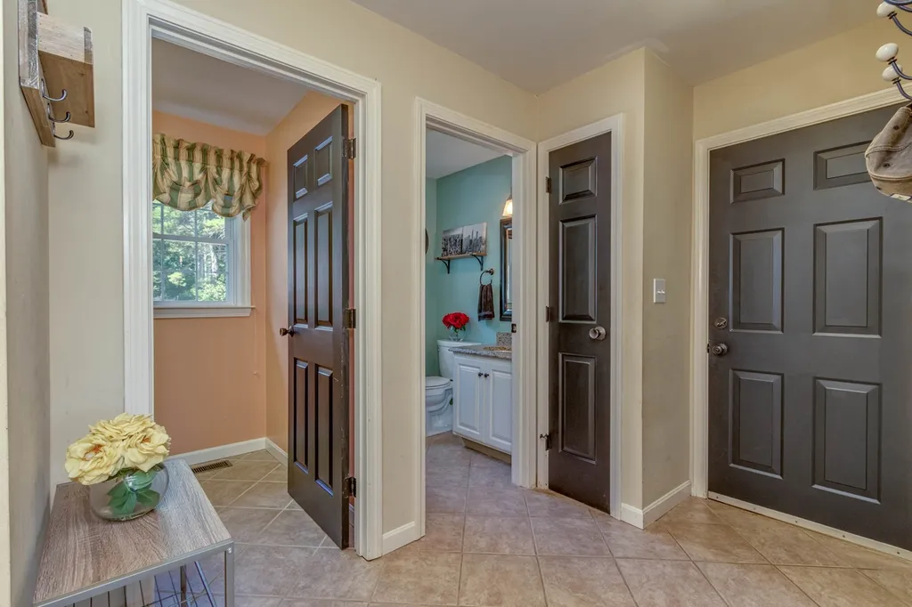 10 Springfield Circle Merrimack NH 03054