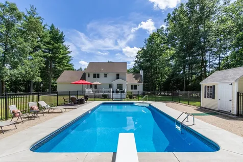 10 Springfield Circle Merrimack NH 03054