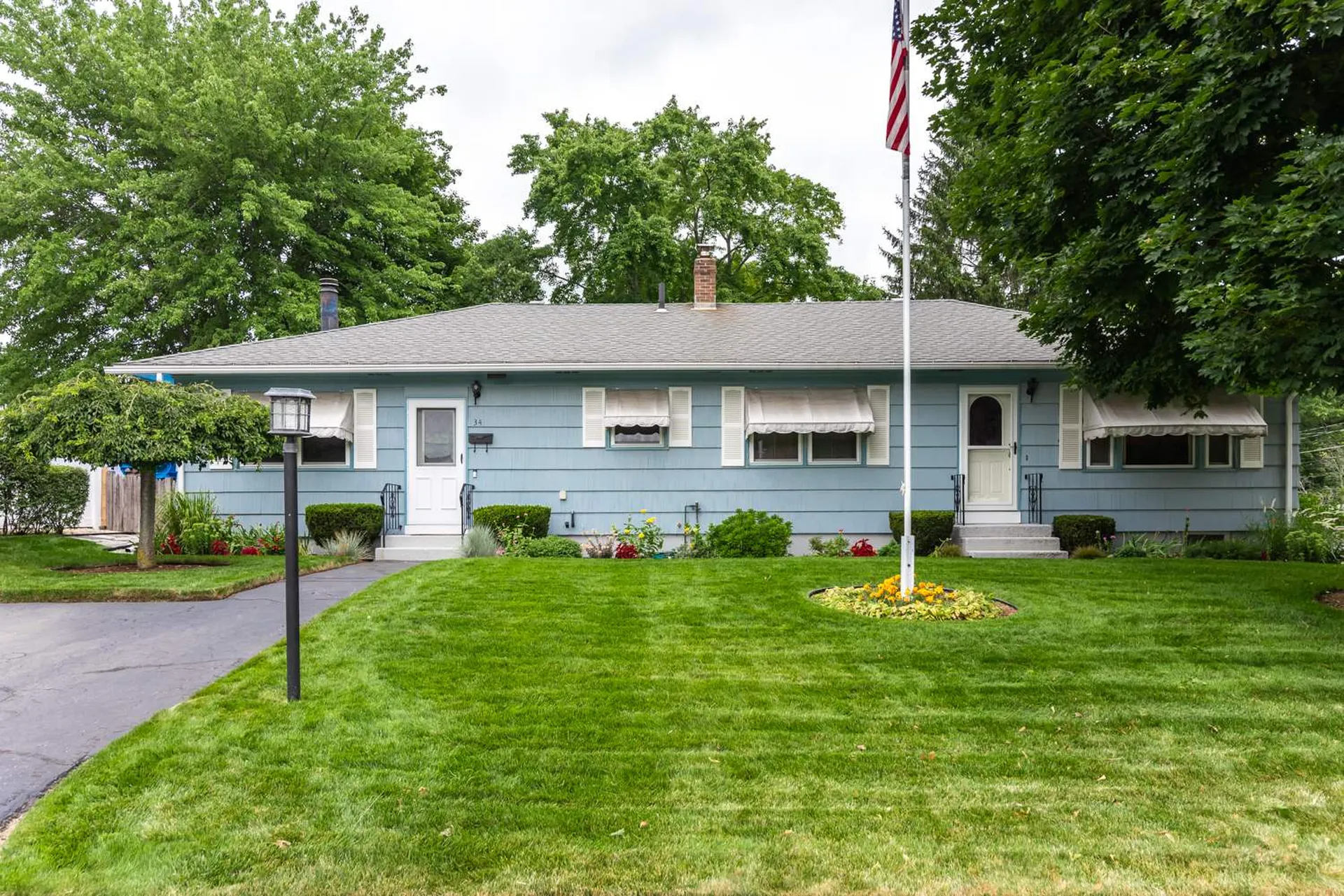34 Tufts Drive Nashua NH 03064-1713