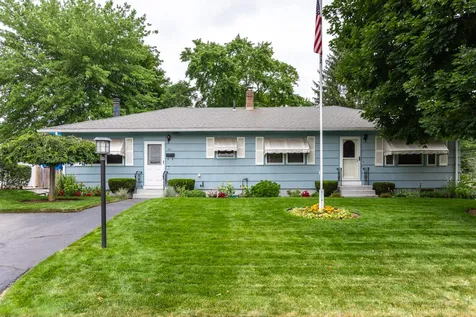 34 Tufts Drive Nashua NH 03064-1713