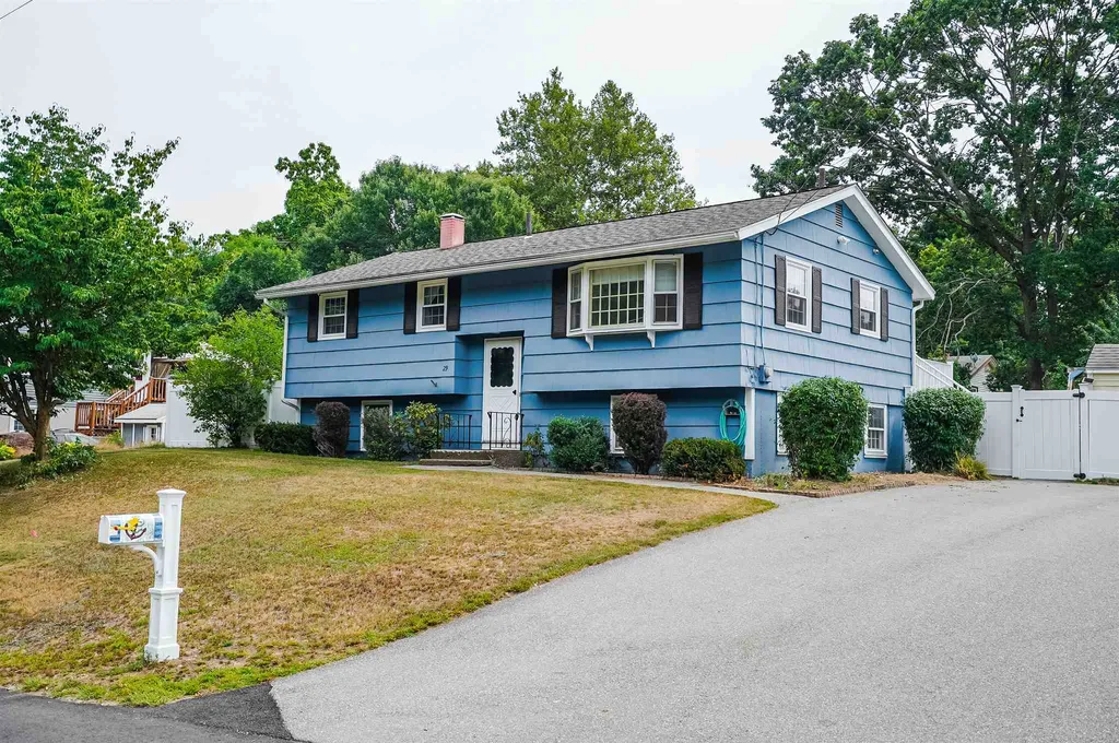 29 Cambridge Road Nashua NH 03062