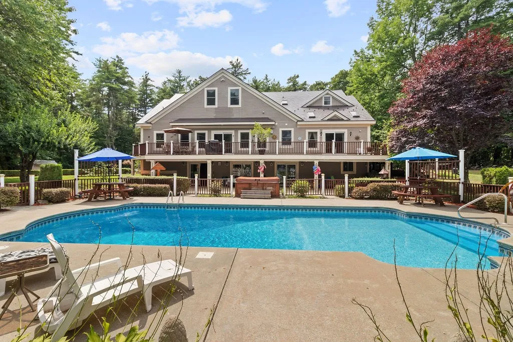 183 Pleasant Street Epping NH 03042