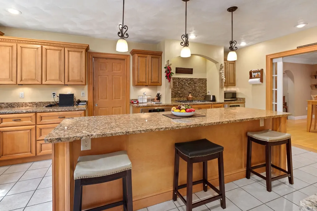 183 Pleasant Street Epping NH 03042