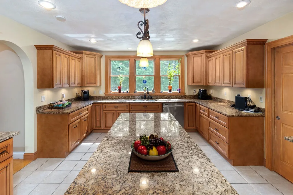 183 Pleasant Street Epping NH 03042