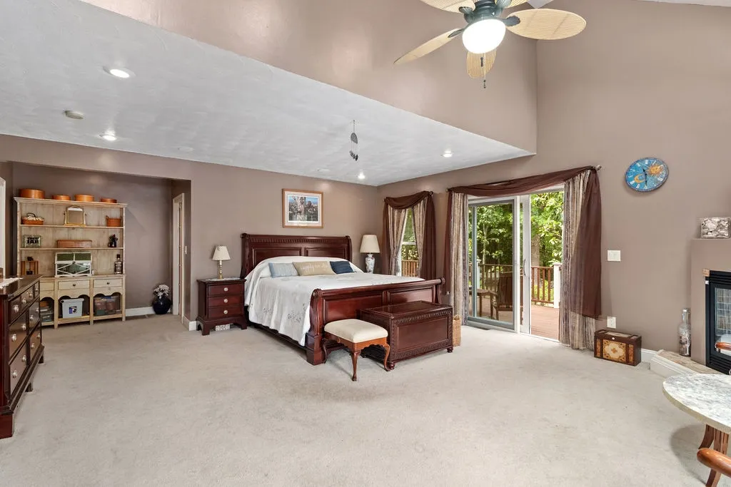 183 Pleasant Street Epping NH 03042