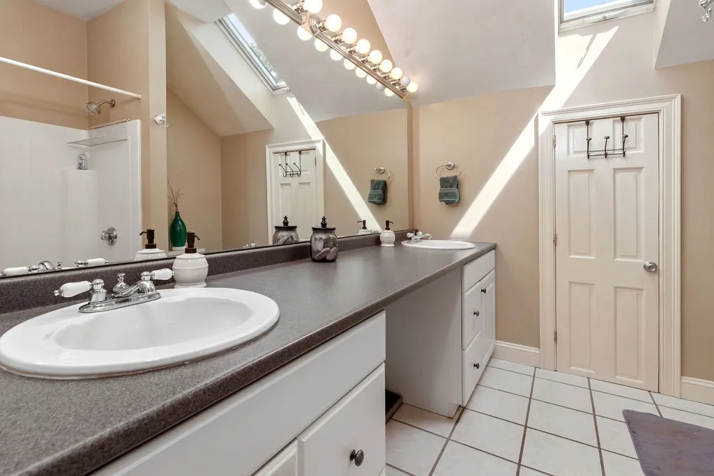 183 Pleasant Street Epping NH 03042