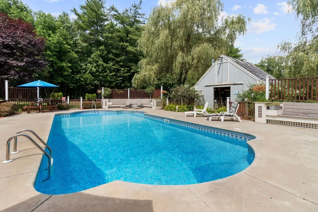 183 Pleasant Street Epping NH 03042