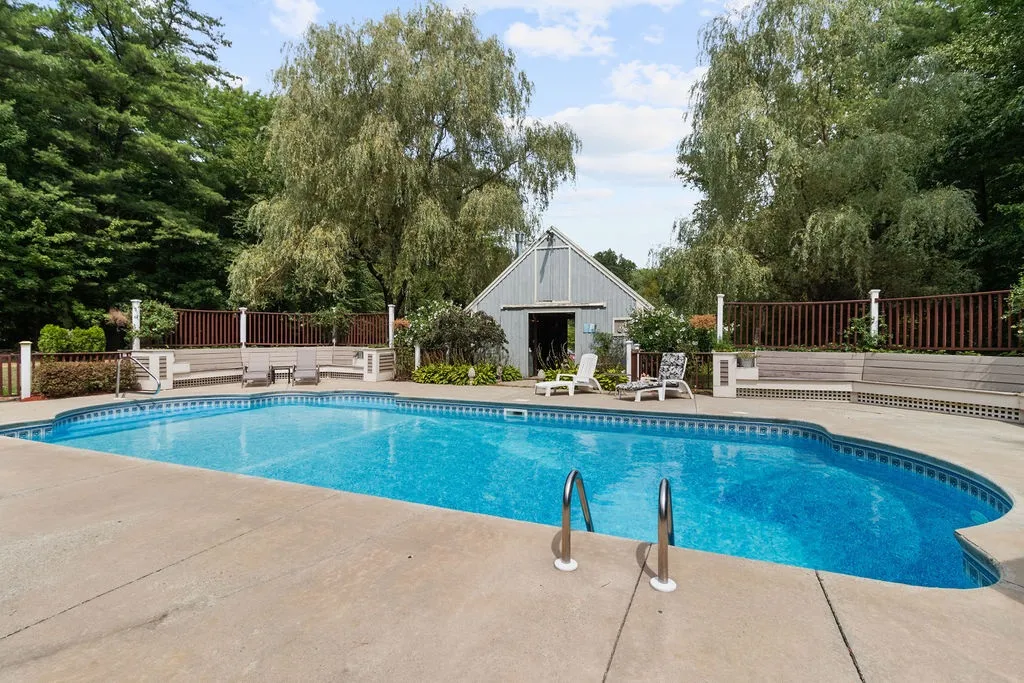 183 Pleasant Street Epping NH 03042