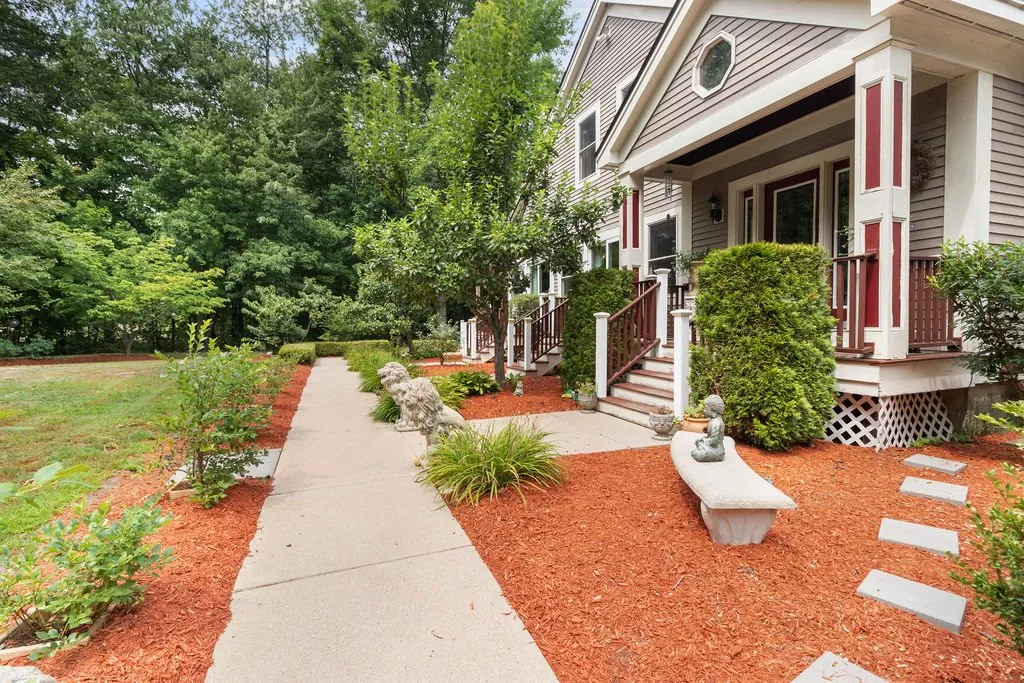 183 Pleasant Street Epping NH 03042