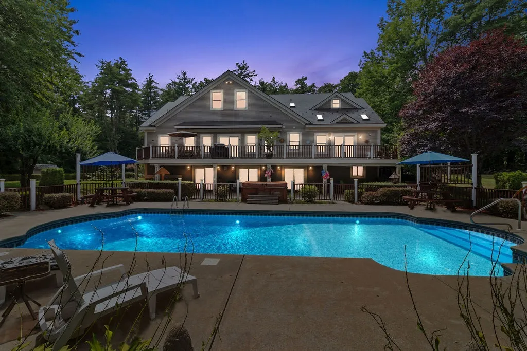 183 Pleasant Street Epping NH 03042