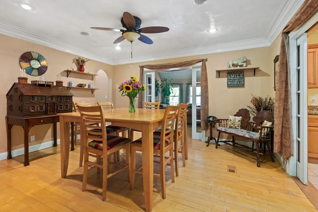183 Pleasant Street Epping NH 03042