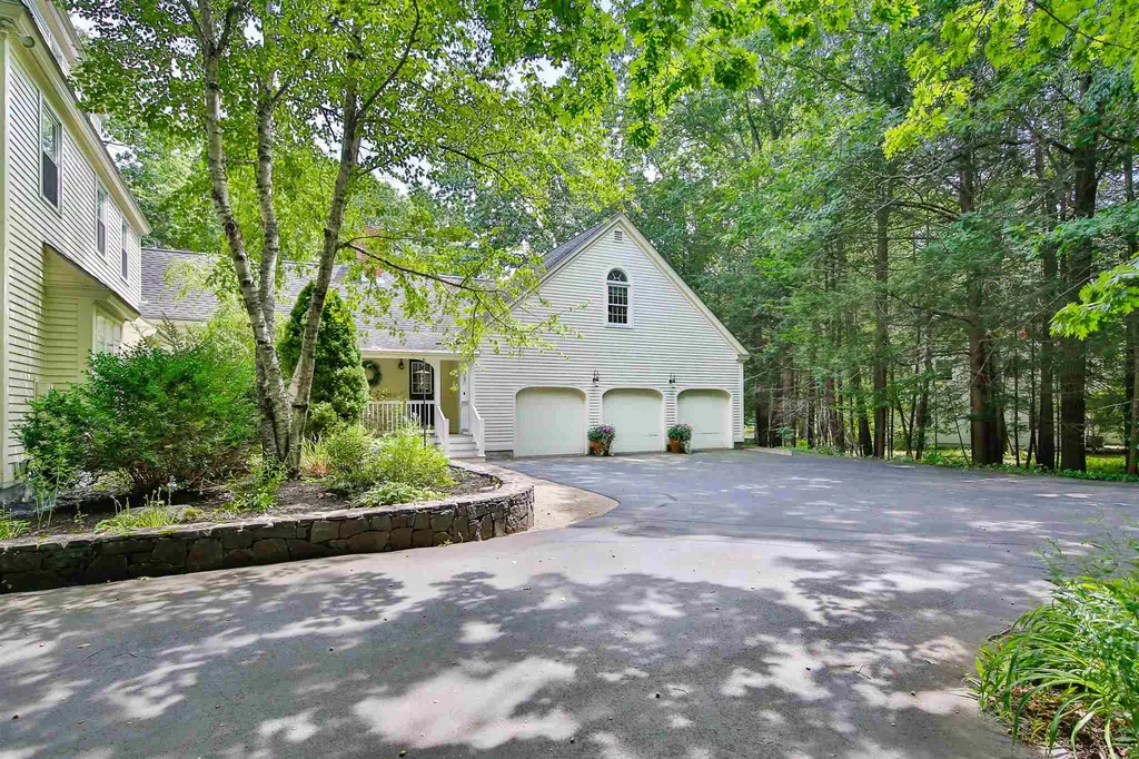 6 Pond Path North Hampton NH 03862