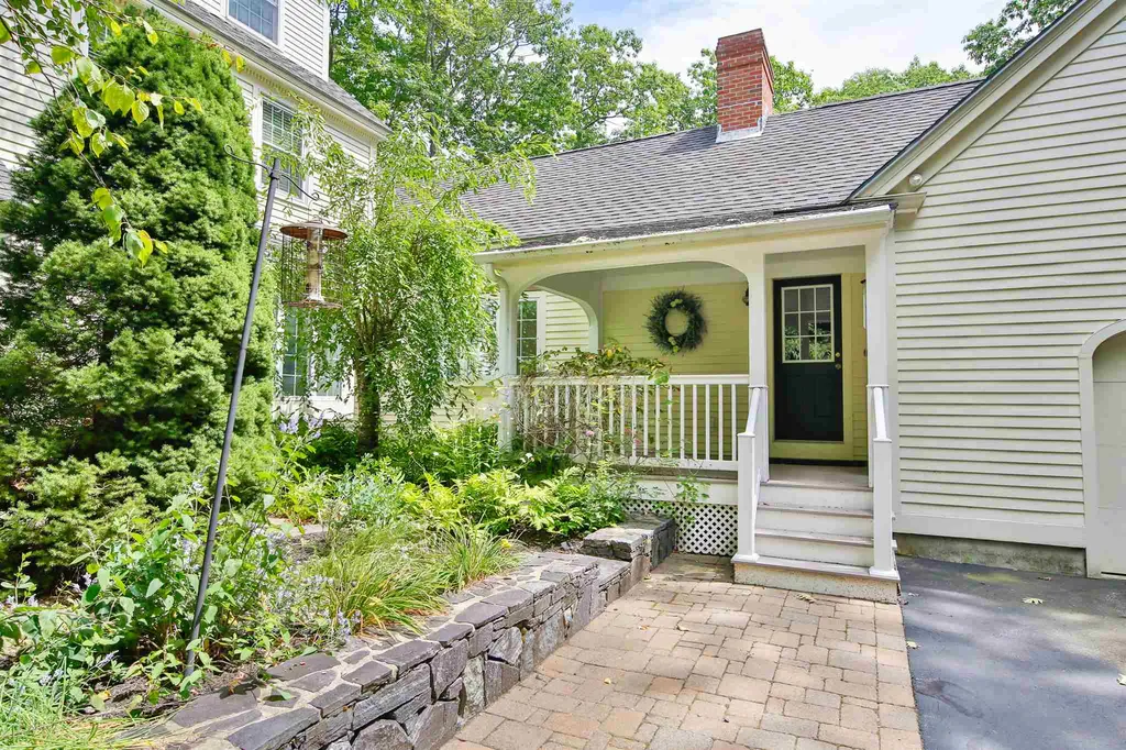 6 Pond Path North Hampton NH 03862