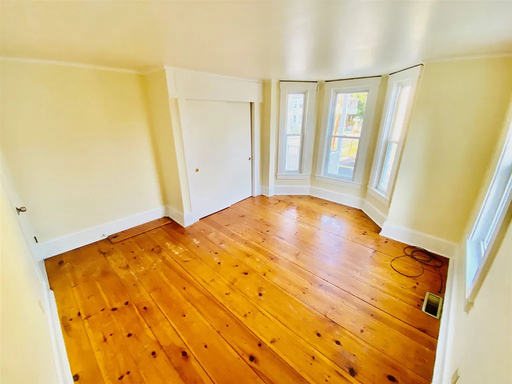 114 Chandler Street Nashua NH 03064