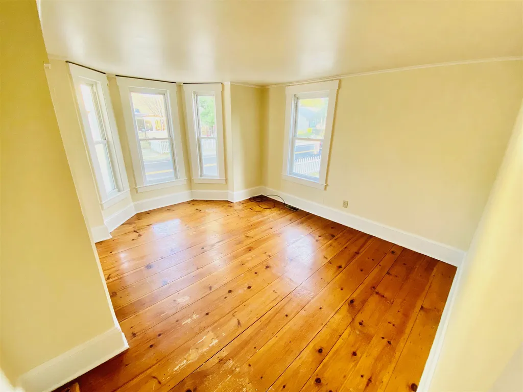 114 Chandler Street Nashua NH 03064
