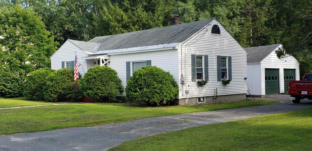 15 Canterbury Way Claremont NH 03743