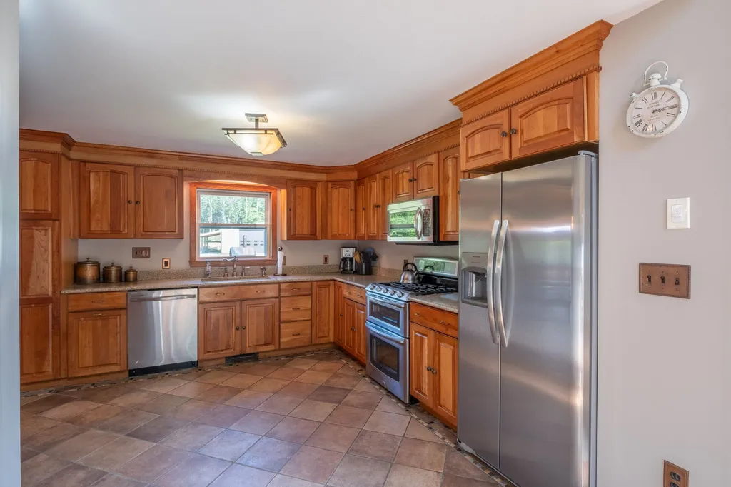 24 County Road Dunbarton NH 03046