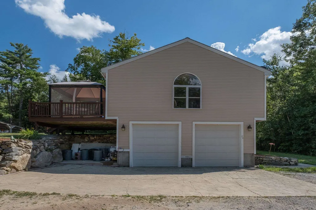 24 County Road Dunbarton NH 03046
