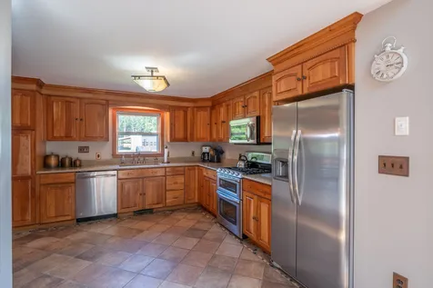 24 County Road Dunbarton NH 03046