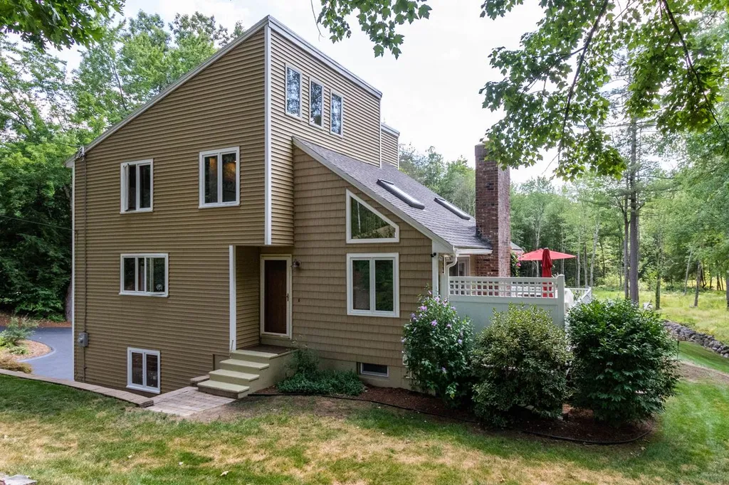 124 Beals Road Bedford NH 03110