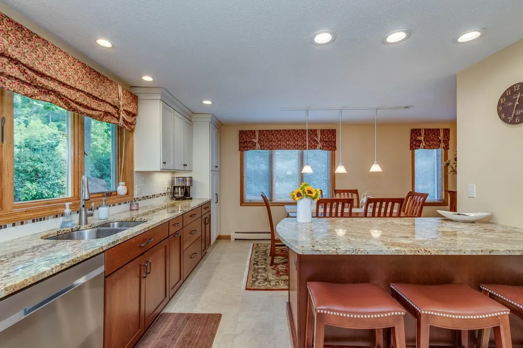 124 Beals Road Bedford NH 03110