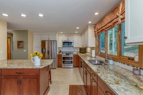 124 Beals Road Bedford NH 03110