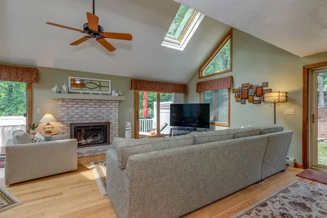 124 Beals Road Bedford NH 03110
