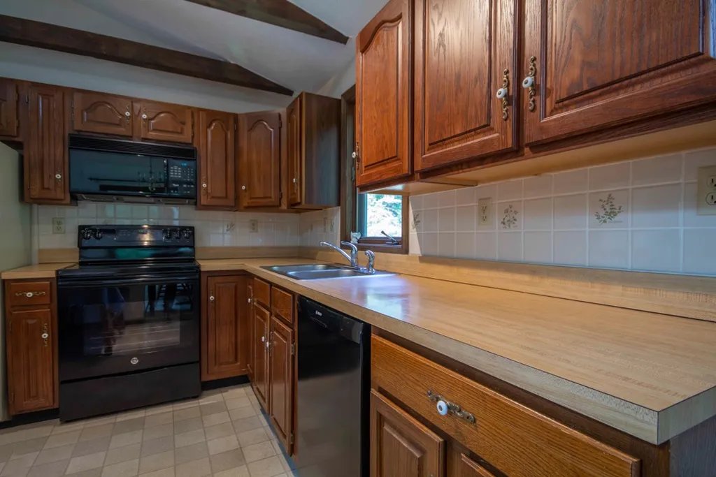 3 Fairway Road Londonderry NH 03053