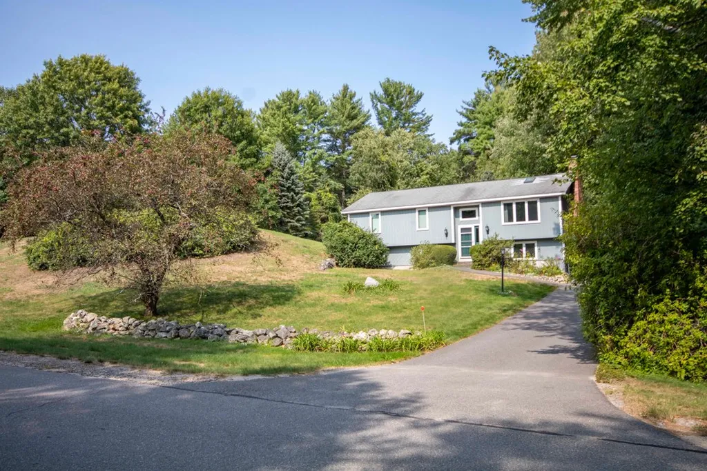 3 Fairway Road Londonderry NH 03053