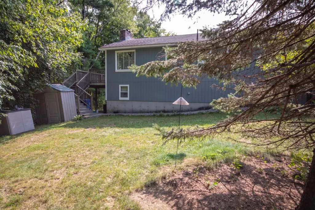 3 Fairway Road Londonderry NH 03053