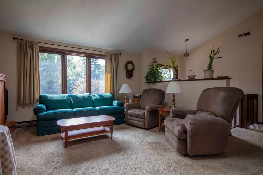 3 Fairway Road Londonderry NH 03053