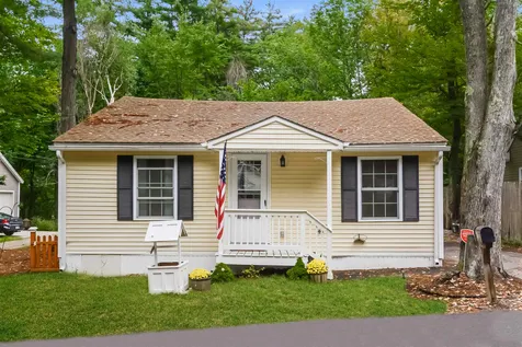 21 Lakeview Road Raymond NH 03077