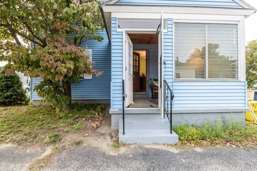 29 Russell Street Nashua NH 03060