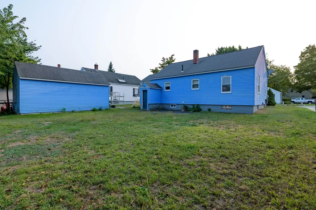 29 Russell Street Nashua NH 03060