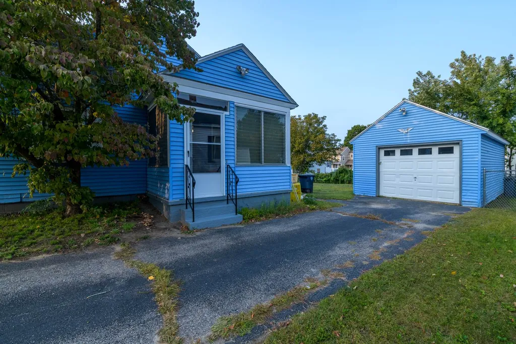 29 Russell Street Nashua NH 03060