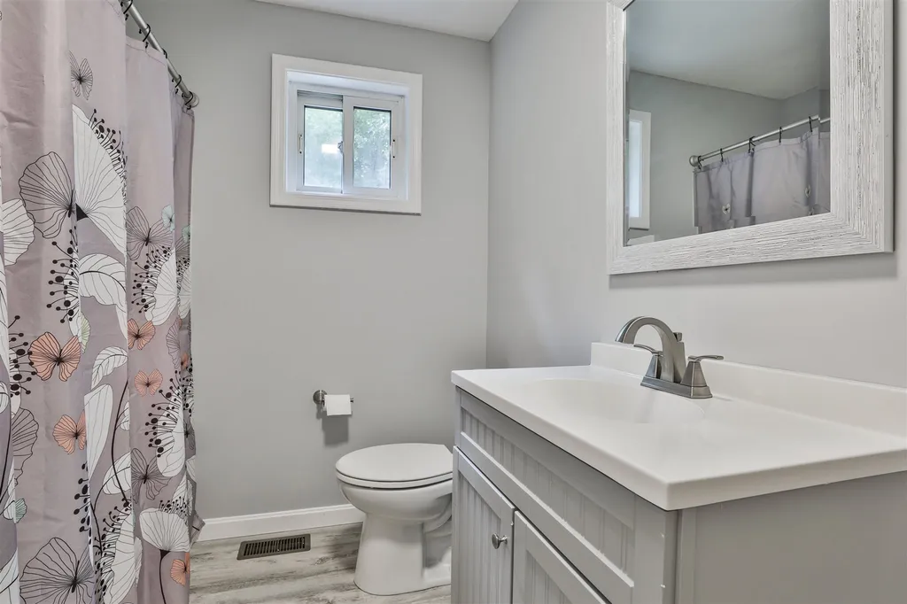 7 Michelle Drive Nashua NH 03062