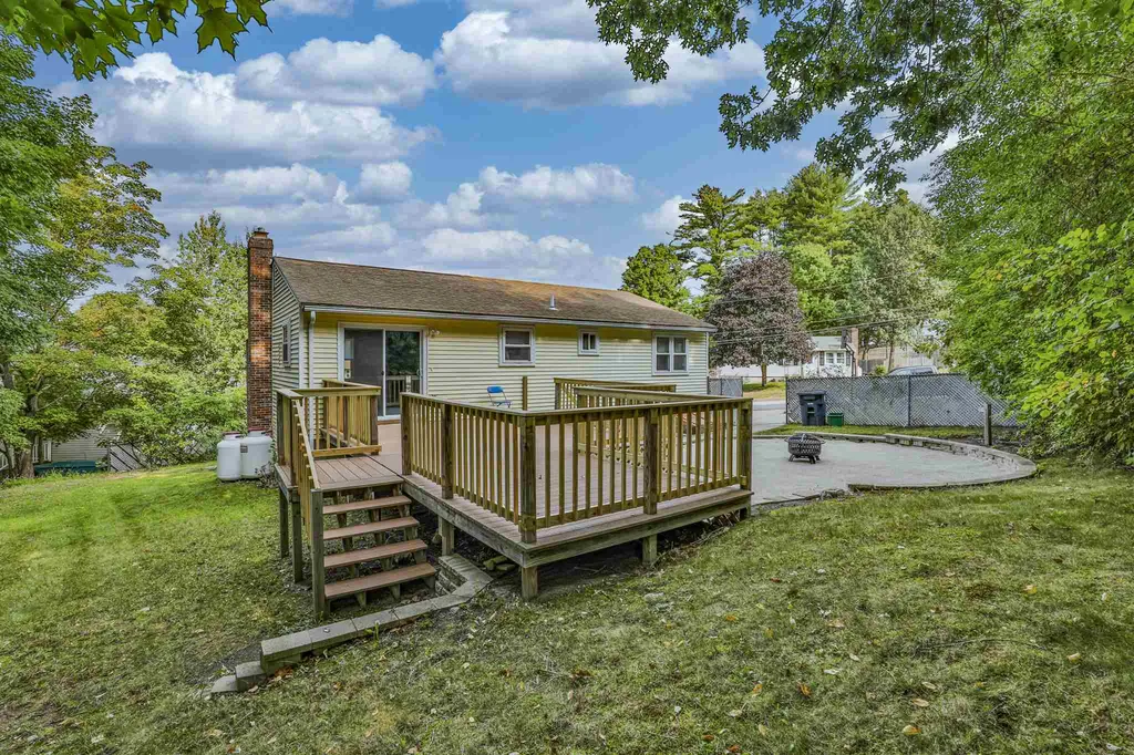 7 Michelle Drive Nashua NH 03062