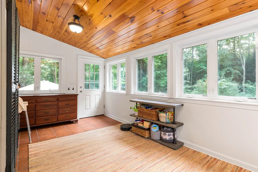 33 Raeder Drive Stratham NH 03885