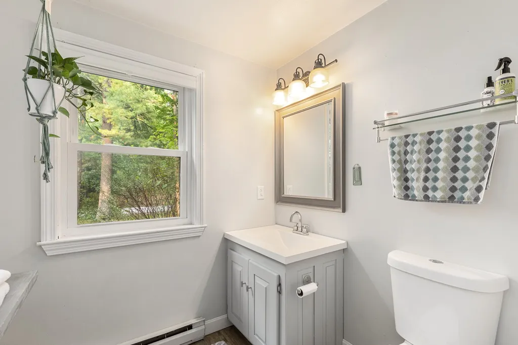 33 Raeder Drive Stratham NH 03885