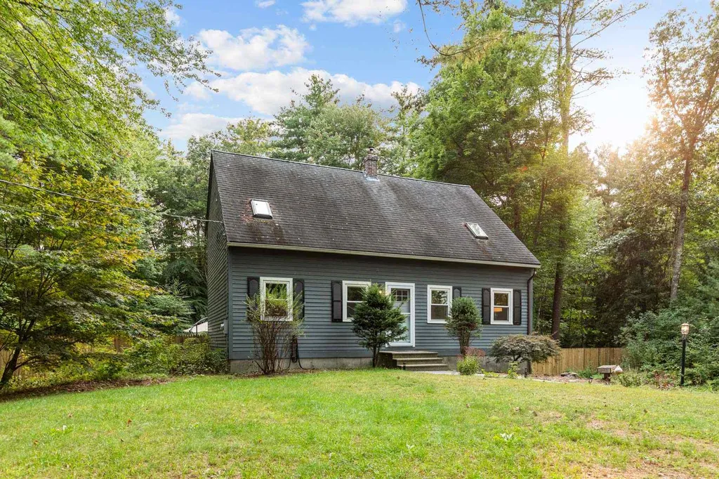 33 Raeder Drive Stratham NH 03885