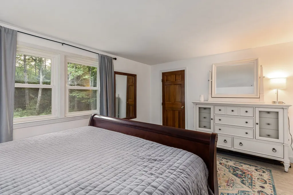 33 Raeder Drive Stratham NH 03885