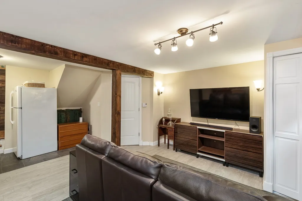 33 Raeder Drive Stratham NH 03885