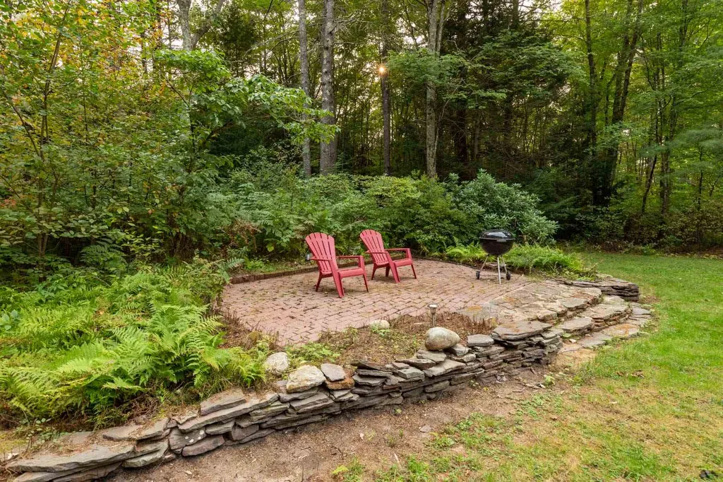 33 Raeder Drive Stratham NH 03885