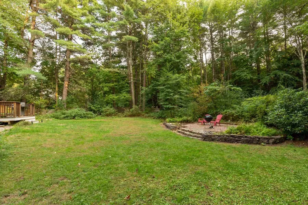33 Raeder Drive Stratham NH 03885
