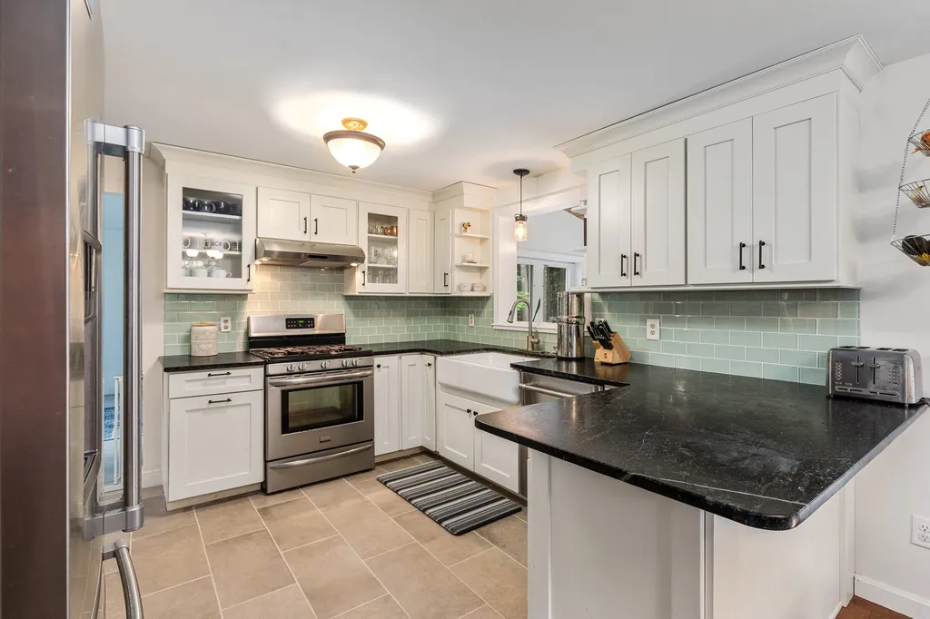 33 Raeder Drive Stratham NH 03885