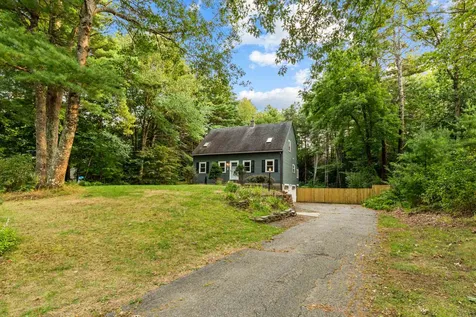 33 Raeder Drive Stratham NH 03885