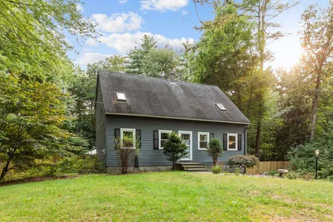 33 Raeder Drive Stratham NH 03885