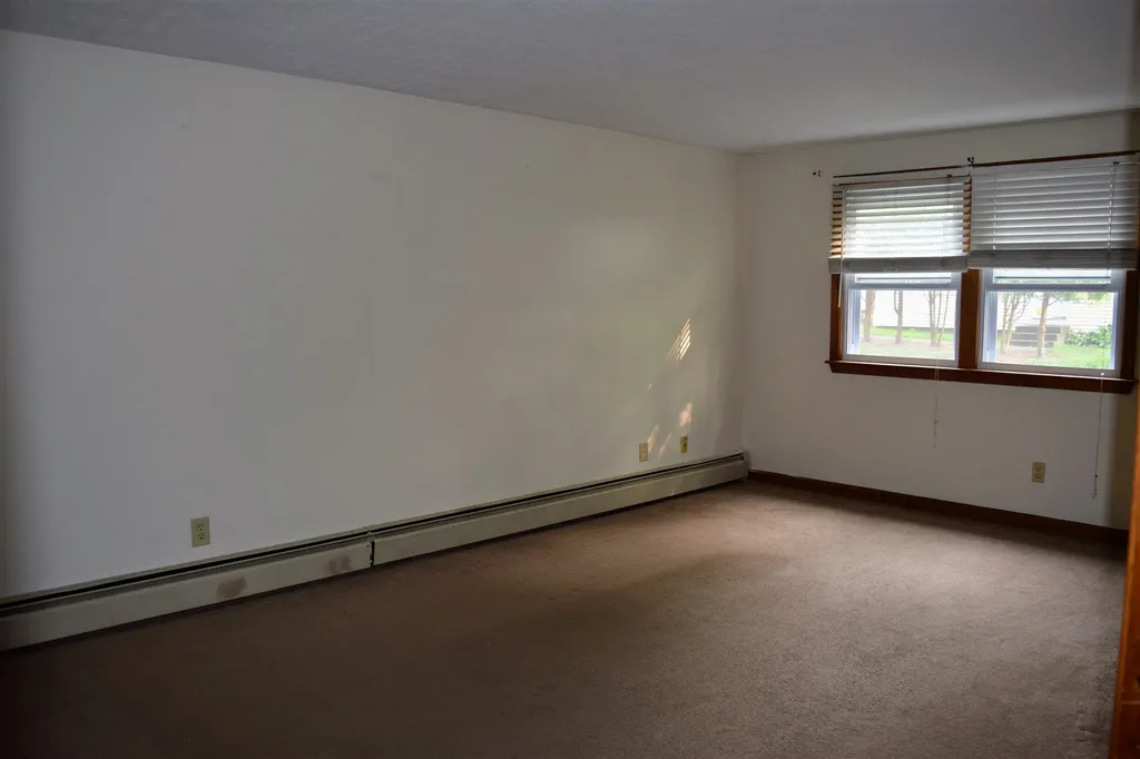 33 Elwood Avenue Manchester NH 03103
