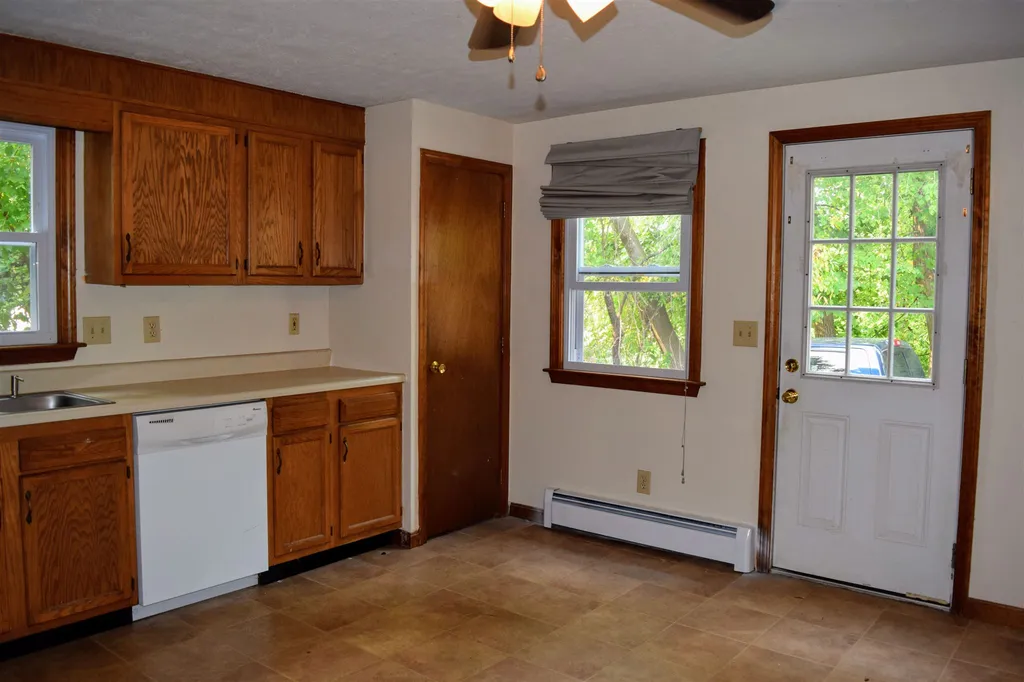 33 Elwood Avenue Manchester NH 03103