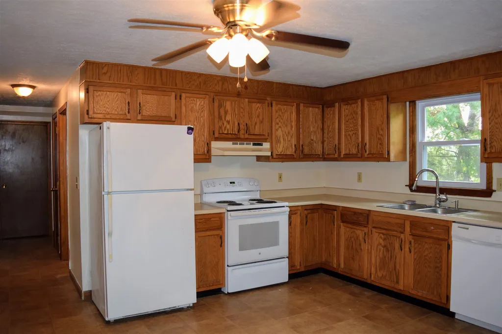 33 Elwood Avenue Manchester NH 03103